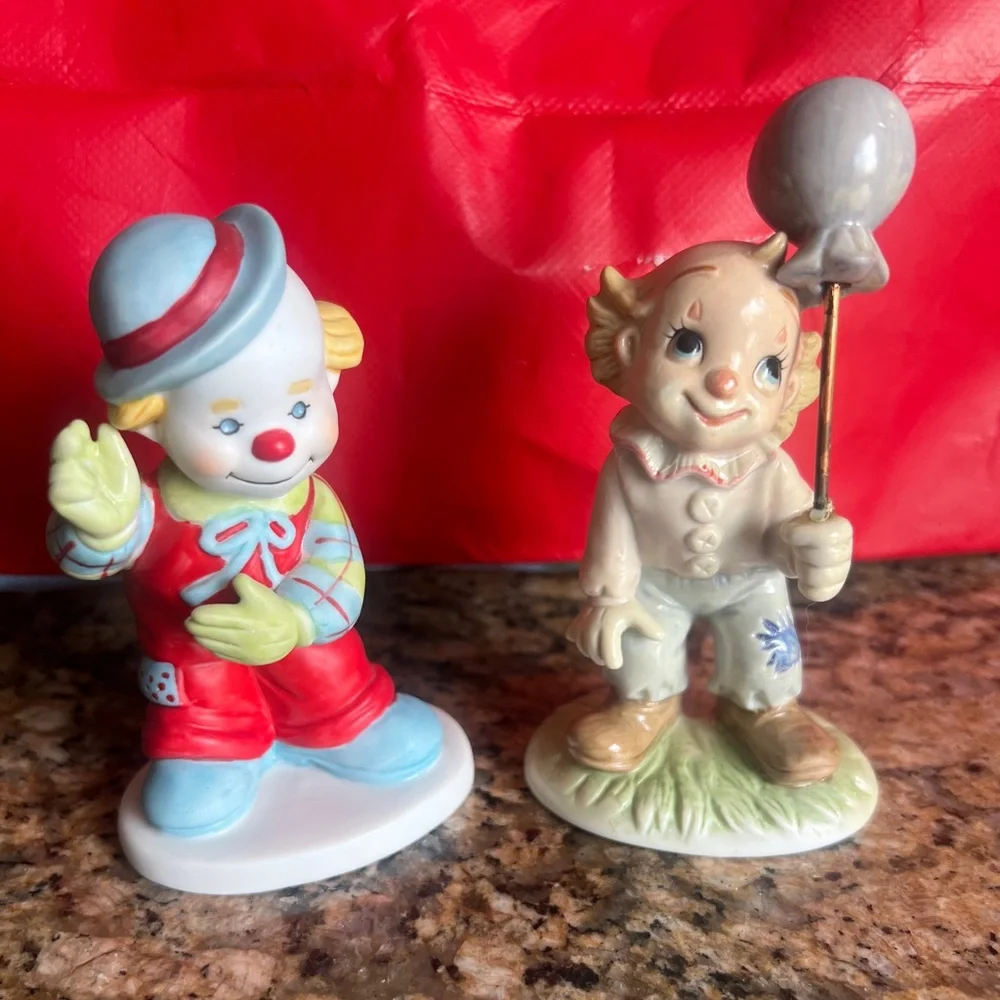 Vintage pair of porcelain clowns figurines - Lefton ‘86 & Dakin ‘84 - Picture 1 of 11